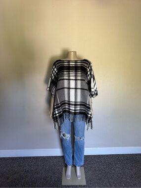 A New Day Womens Poncho One Size Black/White Plaid Fringe Hem